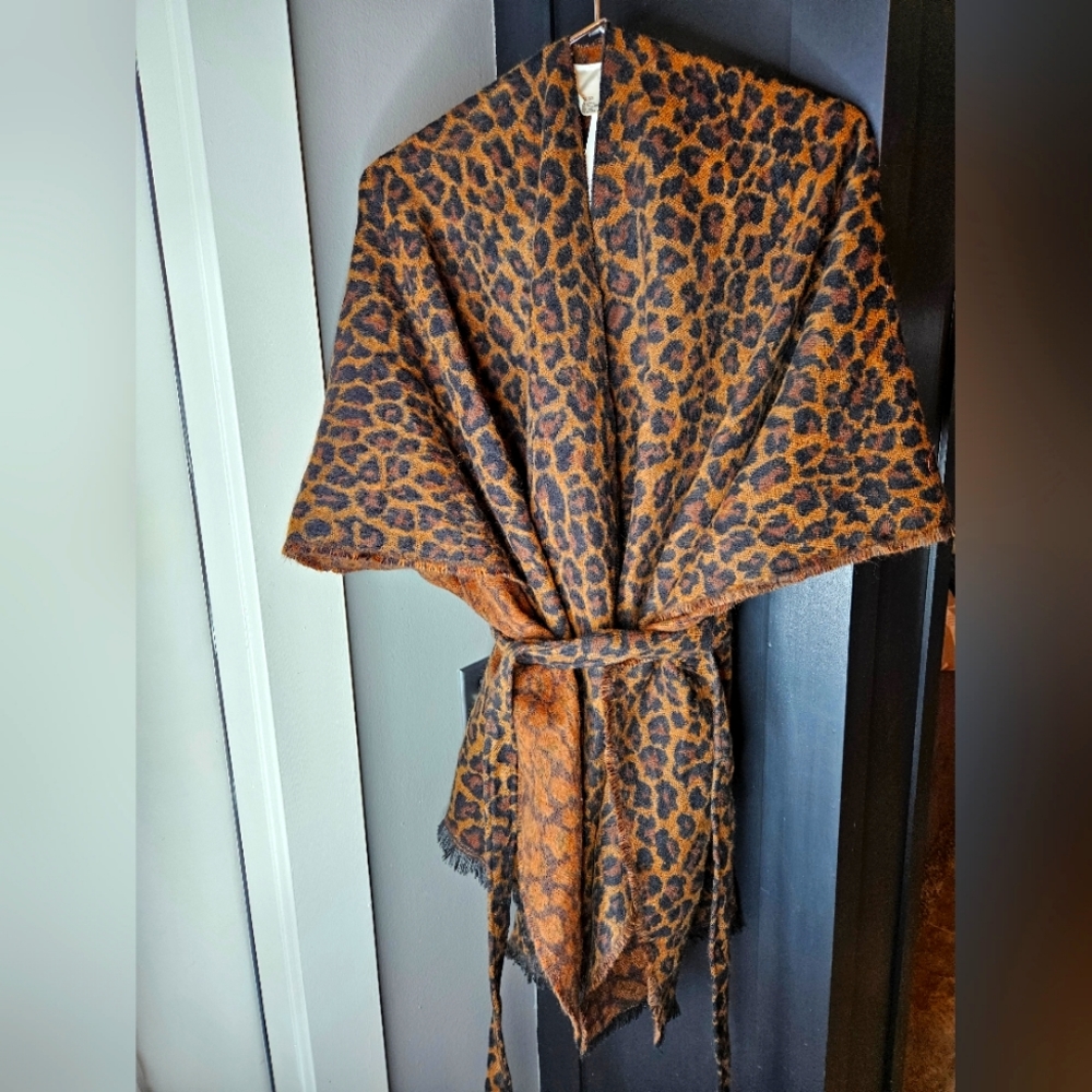 NWT Francescas wrap tie poncho shirt womens one size animal print